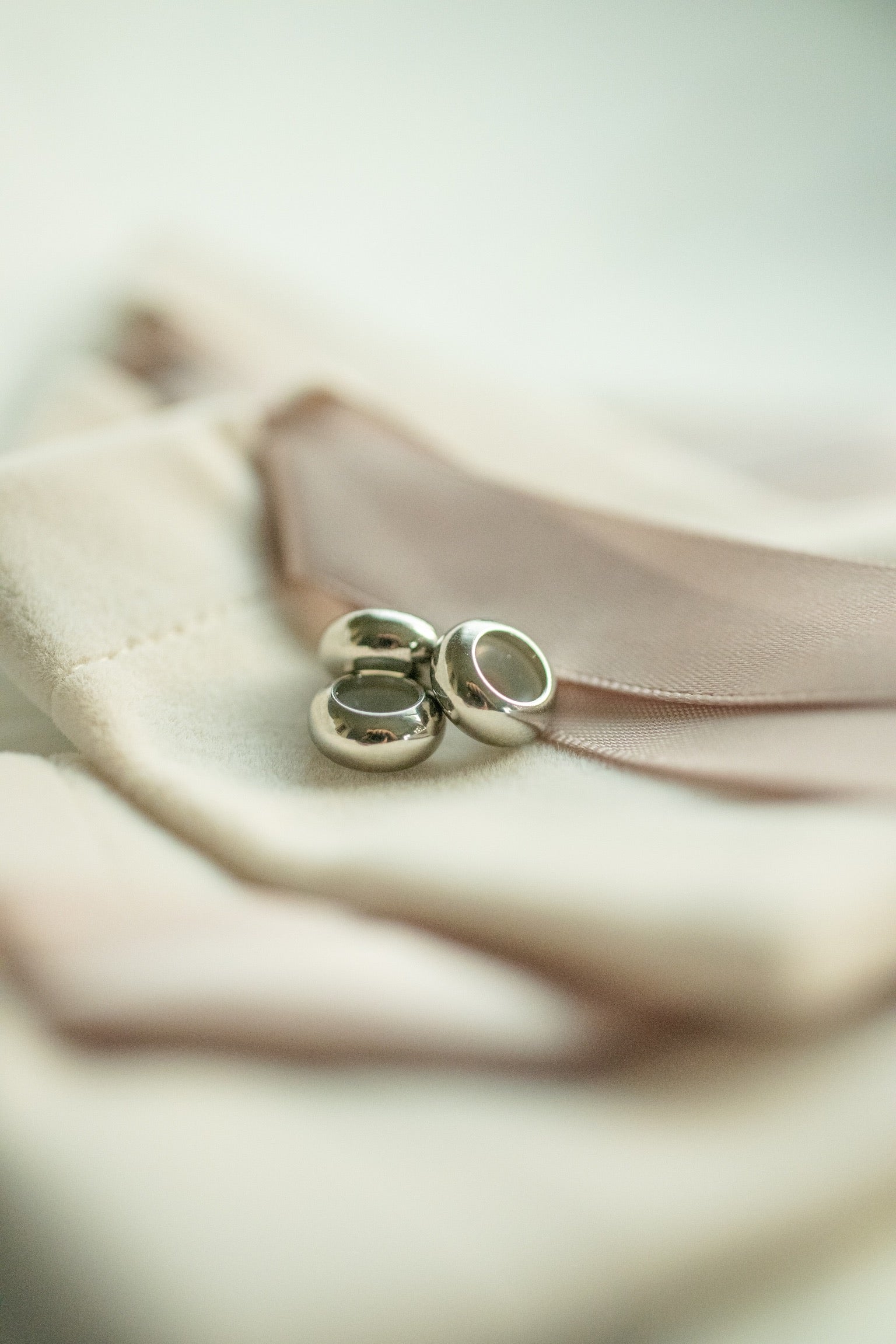 Stopper charm